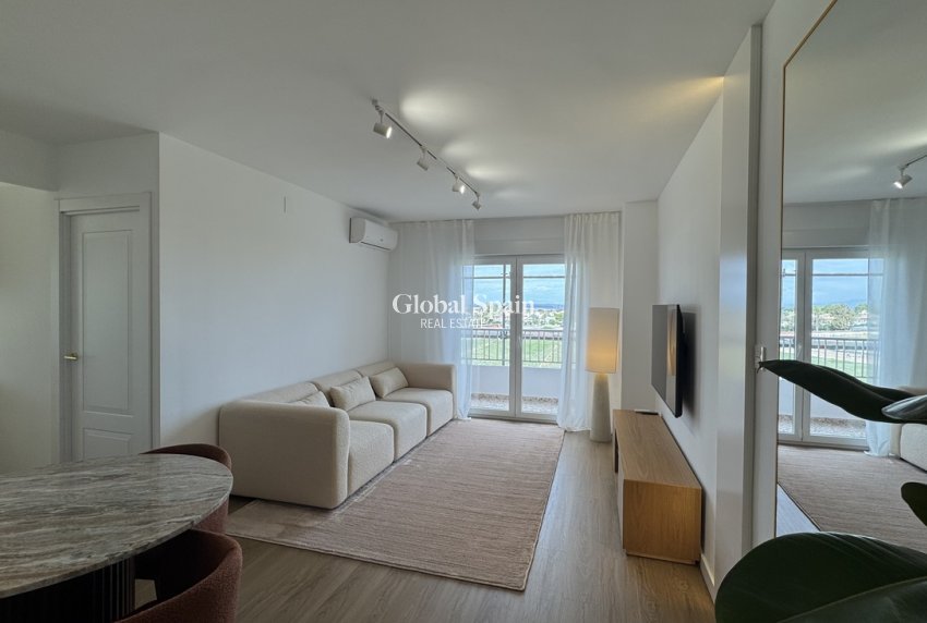 Wederverkoop - PENTHOUSE -
PUNTA PRIMA - Costa Blanca