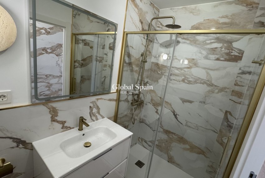Wederverkoop - PENTHOUSE -
PUNTA PRIMA - Costa Blanca
