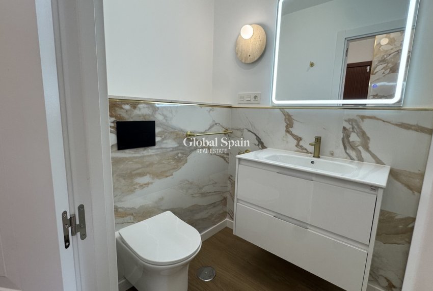 Wederverkoop - PENTHOUSE -
PUNTA PRIMA - Costa Blanca