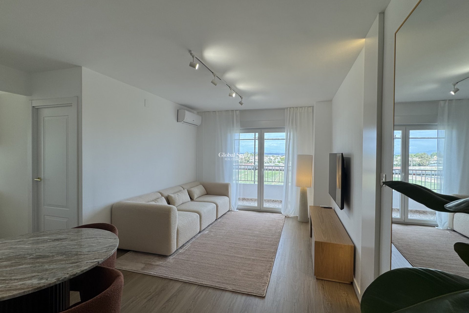 Wederverkoop - PENTHOUSE -
PUNTA PRIMA - Costa Blanca