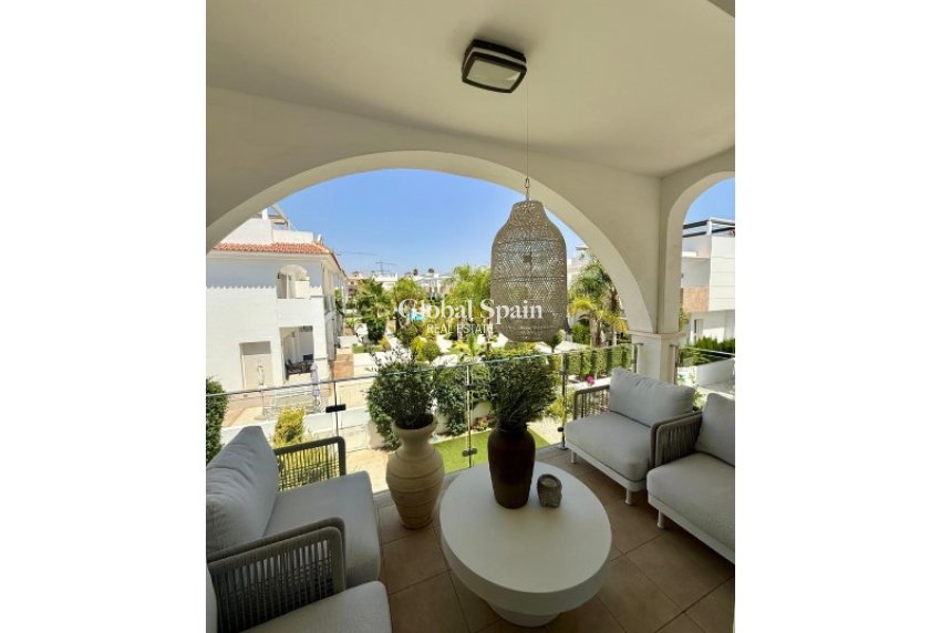 Wederverkoop - PENTHOUSE -
ROJALES - Inland