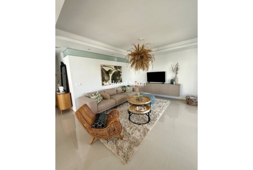 Wederverkoop - PENTHOUSE -
ROJALES - Inland
