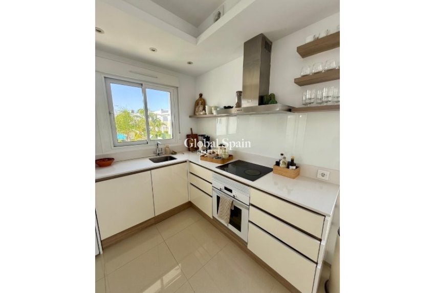 Wederverkoop - PENTHOUSE -
ROJALES - Inland