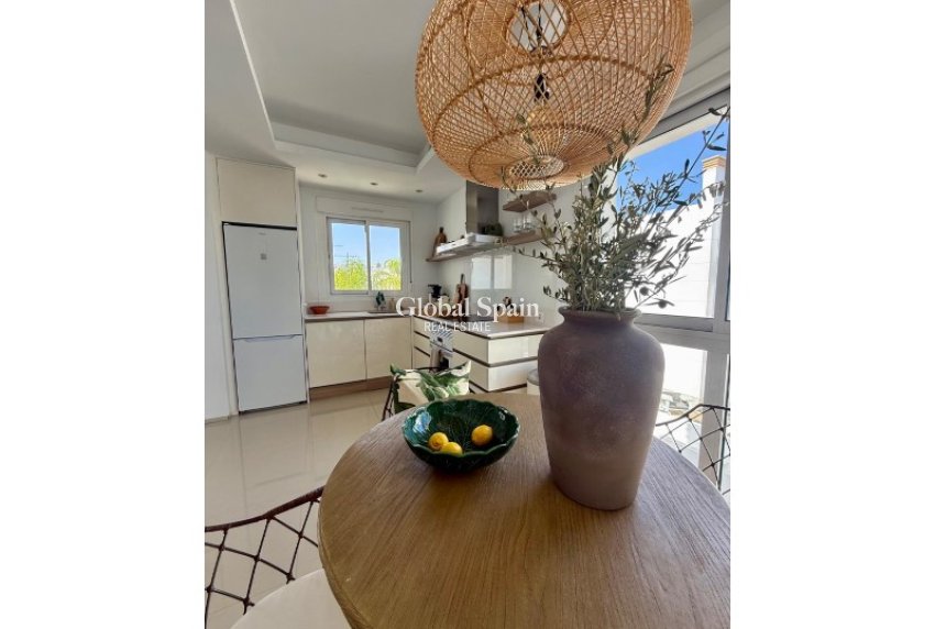 Wederverkoop - PENTHOUSE -
ROJALES - Inland