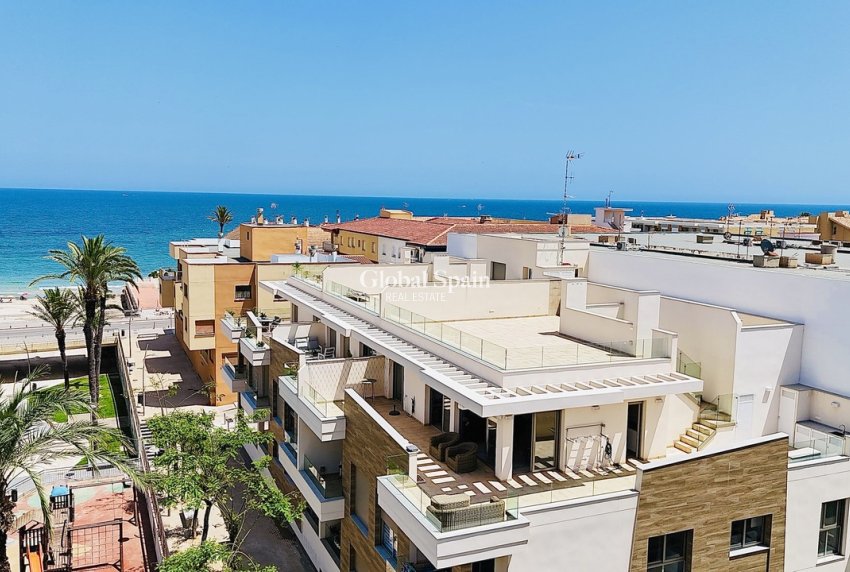 Wederverkoop - PENTHOUSE -
TORRE DE LA HORADADA - Costa Blanca
