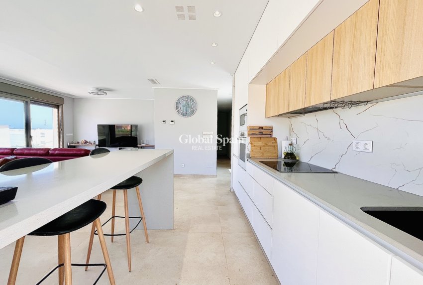 Wederverkoop - PENTHOUSE -
TORRE DE LA HORADADA - Costa Blanca