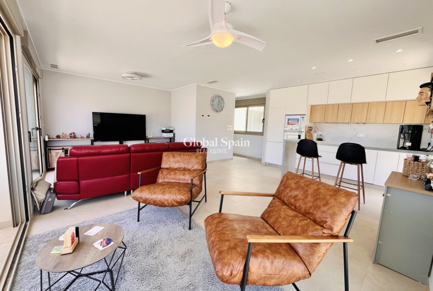 Wederverkoop - PENTHOUSE -
TORRE DE LA HORADADA - Costa Blanca