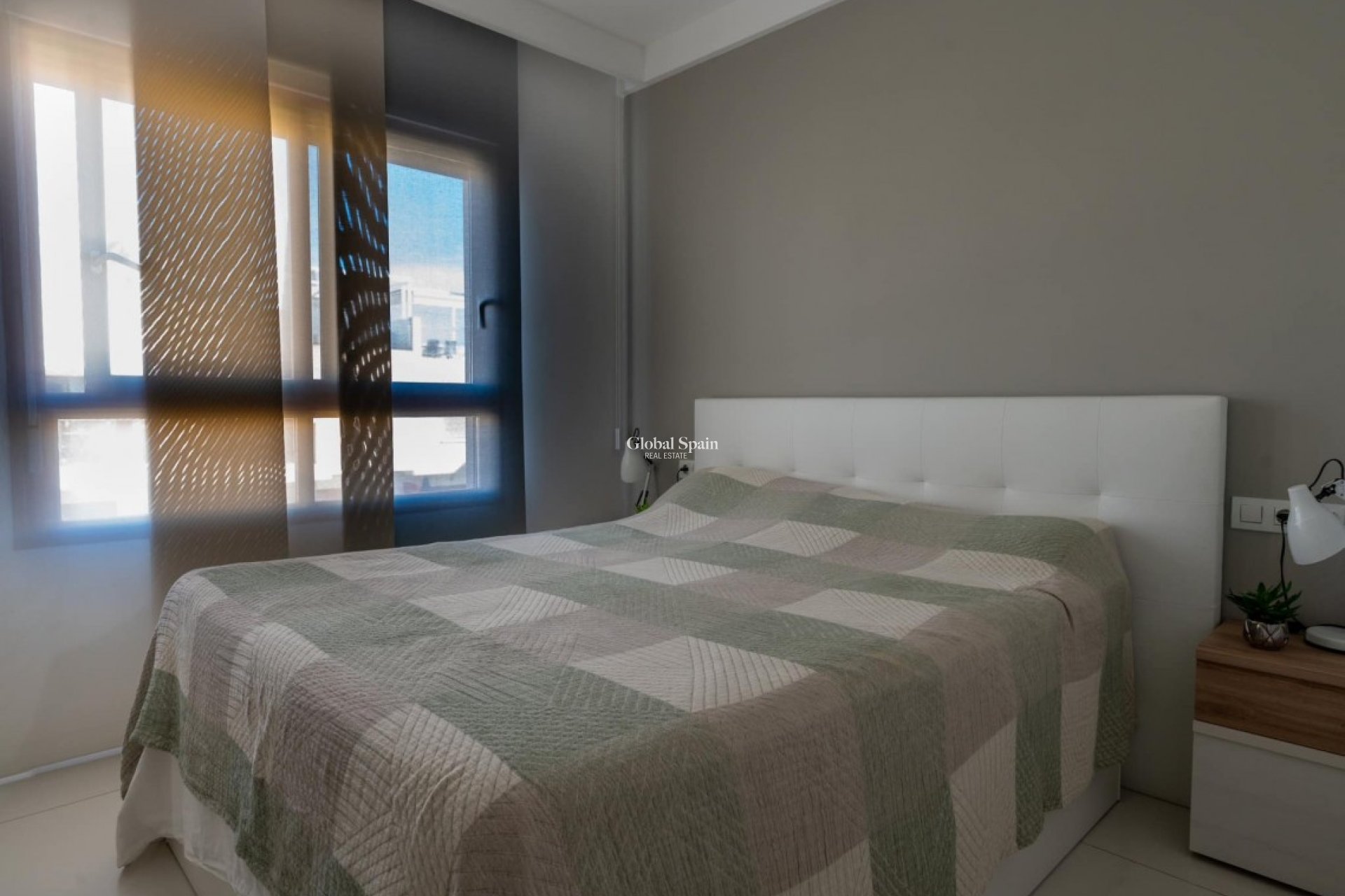 Wederverkoop - PENTHOUSE -
TORRE DE LA HORADADA - Costa Blanca