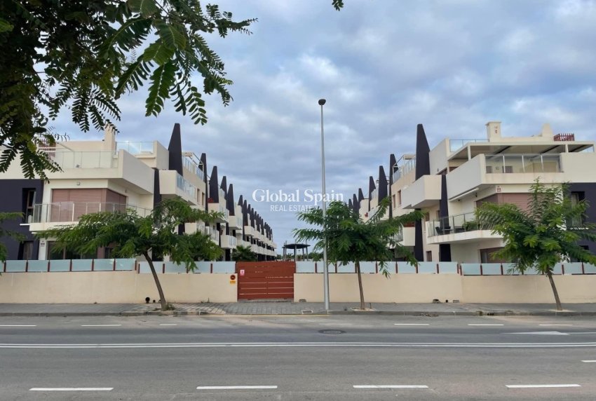 Wederverkoop - PENTHOUSE -
TORRE DE LA HORADADA - Costa Blanca