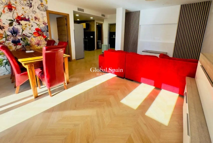 Wederverkoop - PENTHOUSE -
TORREVIEJA - Acequion