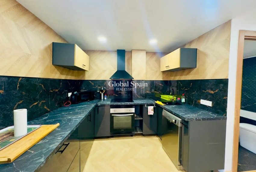 Wederverkoop - PENTHOUSE -
TORREVIEJA - Acequion