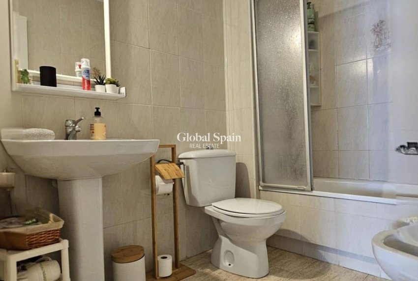 Wederverkoop - PENTHOUSE -
TORREVIEJA - Acequion