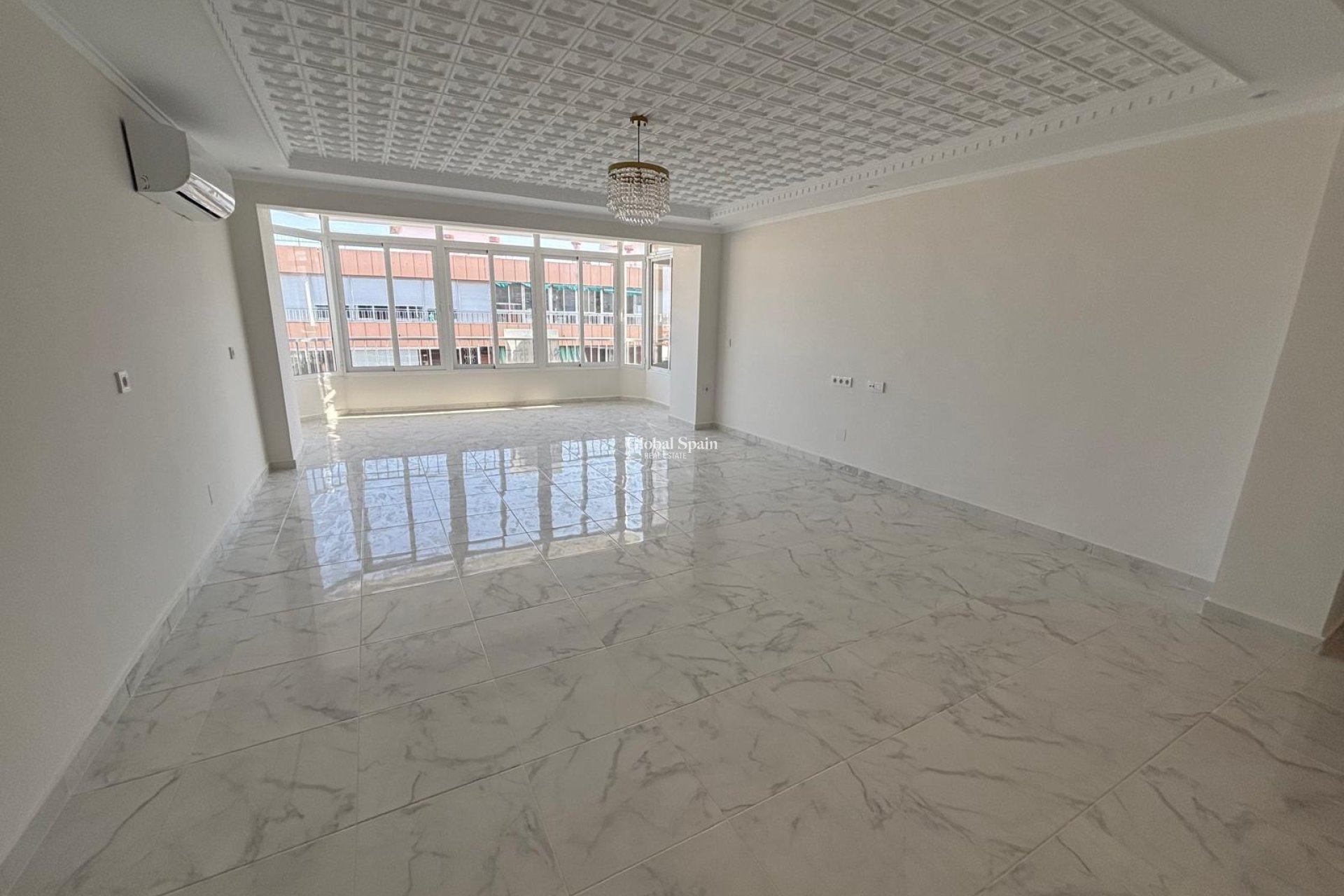 Wederverkoop - PENTHOUSE -
TORREVIEJA - Acequion