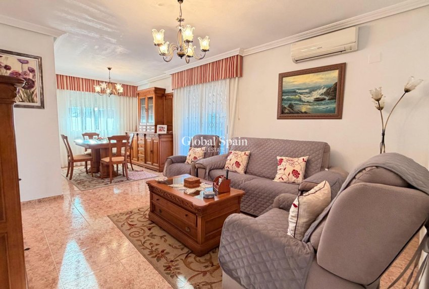 Wederverkoop - PENTHOUSE -
TORREVIEJA - Acequion