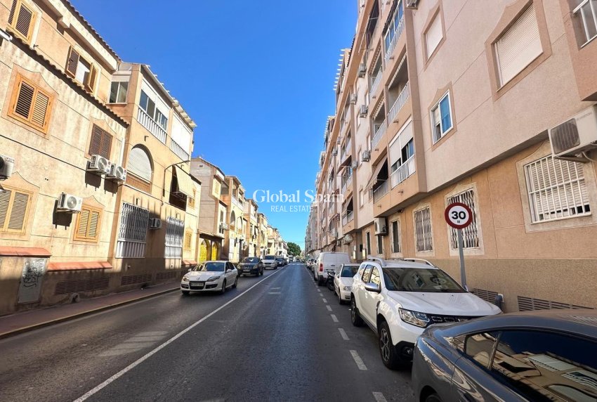 Wederverkoop - PENTHOUSE -
TORREVIEJA - Acequion