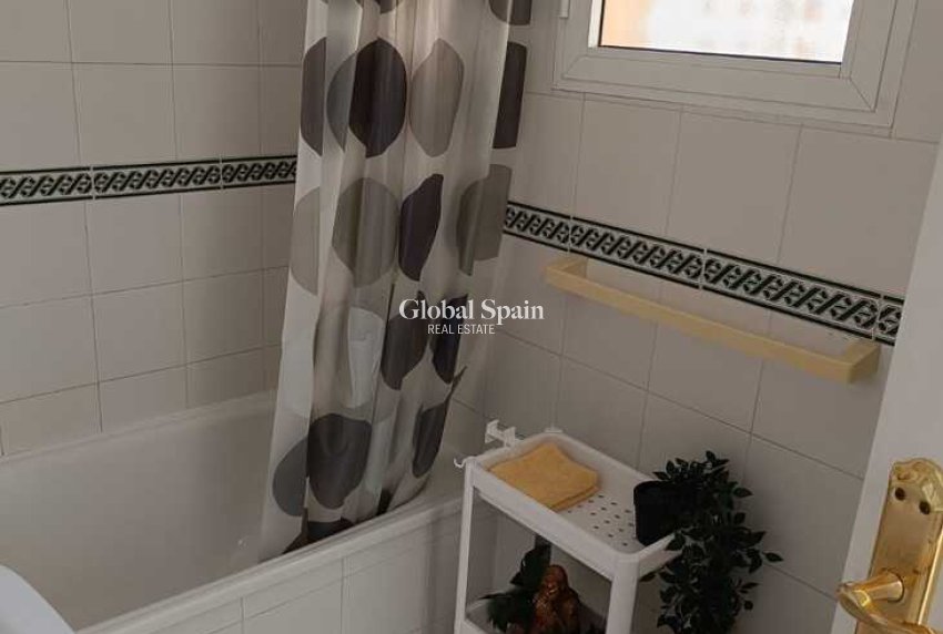 Wederverkoop - PENTHOUSE -
TORREVIEJA - Auguas Neuvas