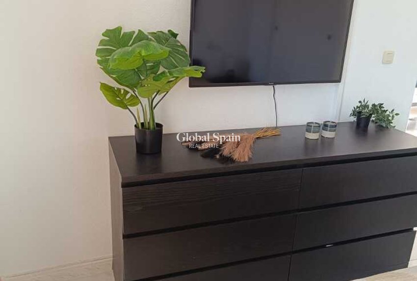 Wederverkoop - PENTHOUSE -
TORREVIEJA - Auguas Neuvas