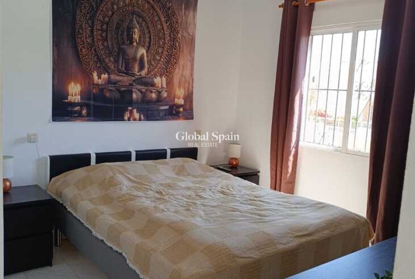 Wederverkoop - PENTHOUSE -
TORREVIEJA - Auguas Neuvas