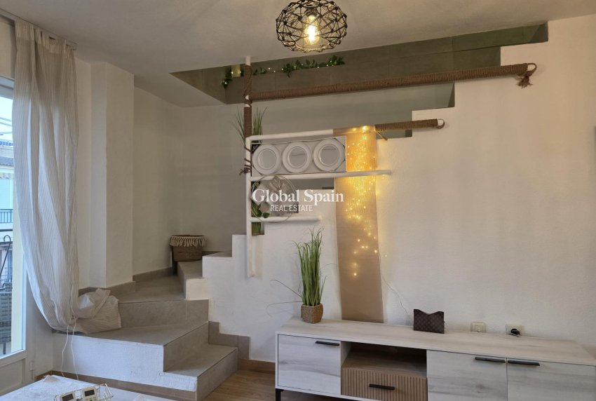 Wederverkoop - PENTHOUSE -
TORREVIEJA - Cala Ferris