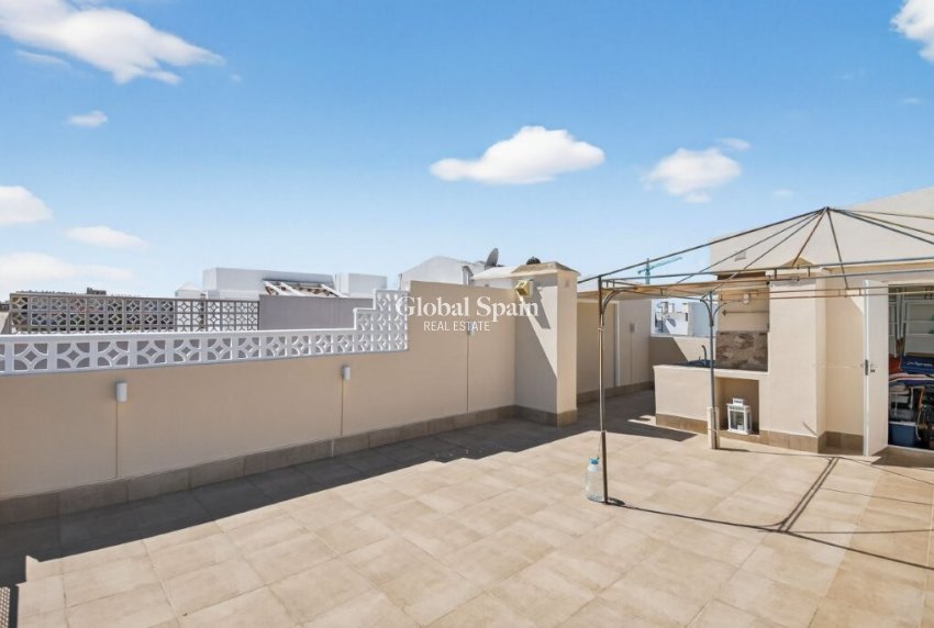 Wederverkoop - PENTHOUSE -
TORREVIEJA - Calas Blancas