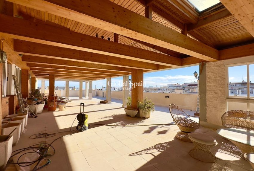 Wederverkoop - PENTHOUSE -
TORREVIEJA - Center