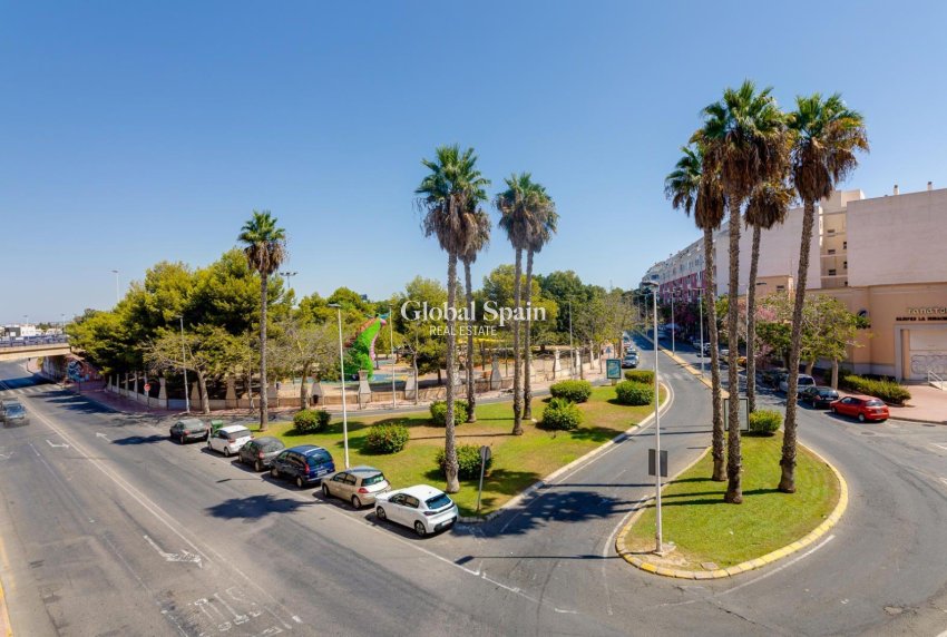 Wederverkoop - PENTHOUSE -
TORREVIEJA - Center