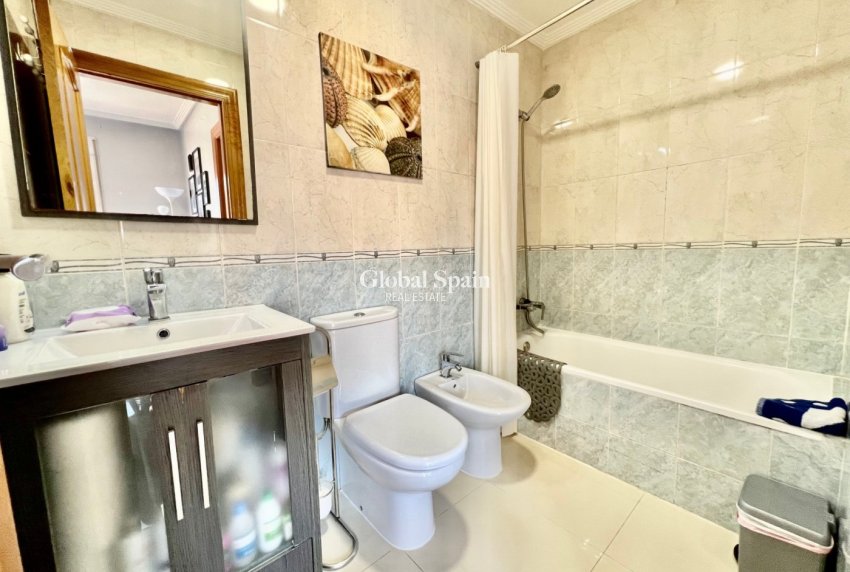 Wederverkoop - PENTHOUSE -
TORREVIEJA - Center