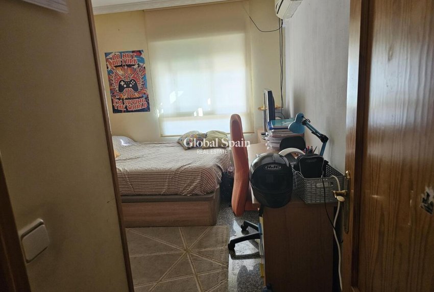 Wederverkoop - PENTHOUSE -
TORREVIEJA - CENTRE