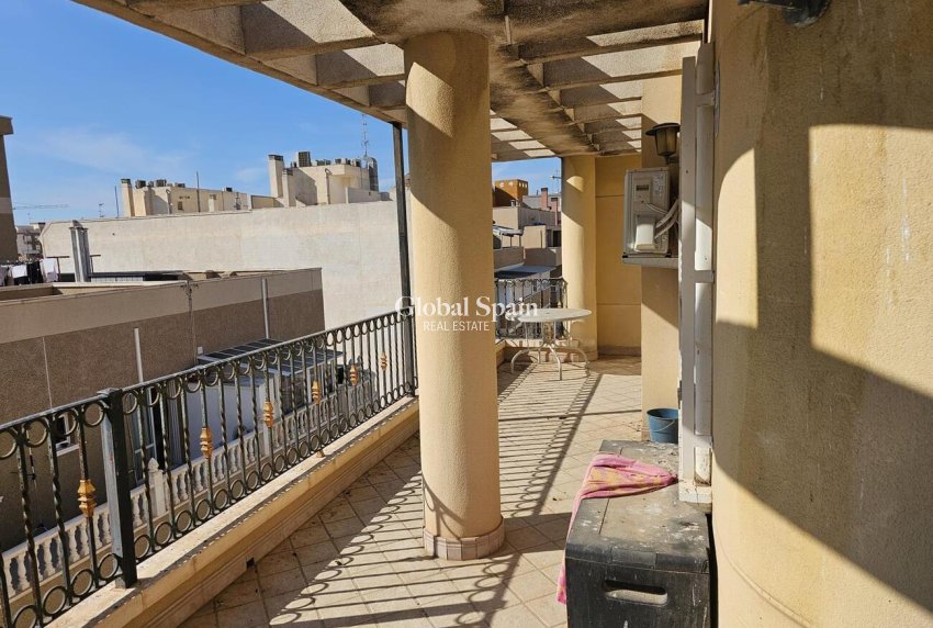 Wederverkoop - PENTHOUSE -
TORREVIEJA - CENTRE