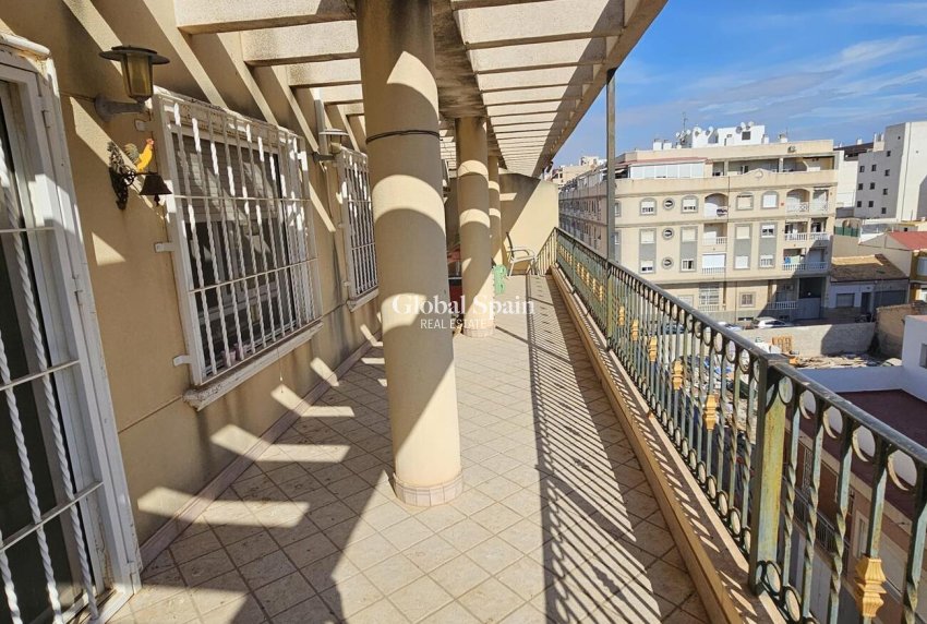 Wederverkoop - PENTHOUSE -
TORREVIEJA - CENTRE