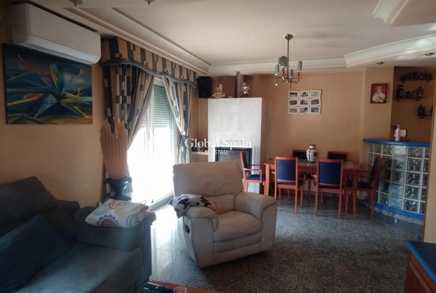 Wederverkoop - PENTHOUSE -
TORREVIEJA - CENTRE