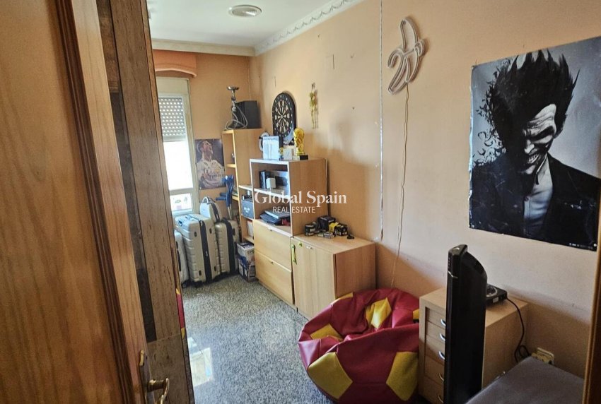 Wederverkoop - PENTHOUSE -
TORREVIEJA - CENTRE