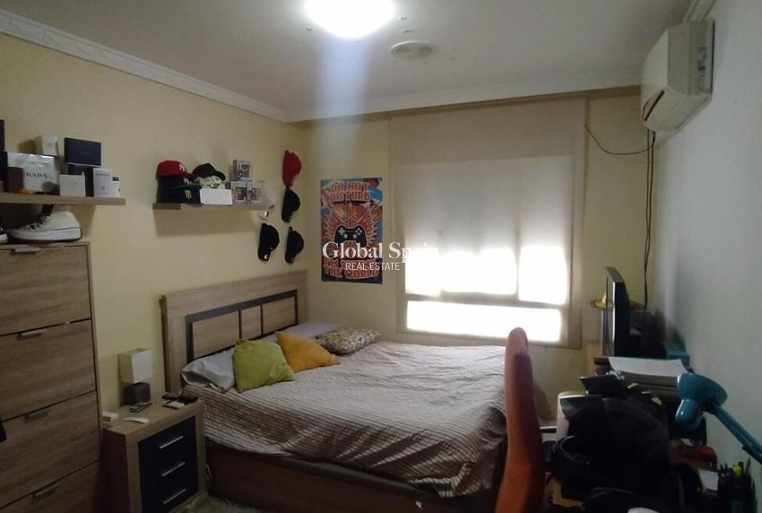 Wederverkoop - PENTHOUSE -
TORREVIEJA - CENTRE