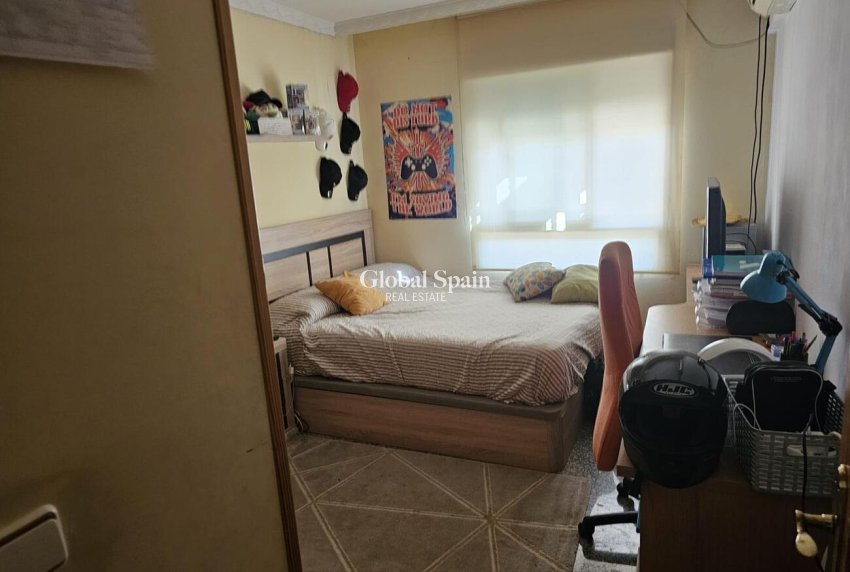 Wederverkoop - PENTHOUSE -
TORREVIEJA - CENTRE