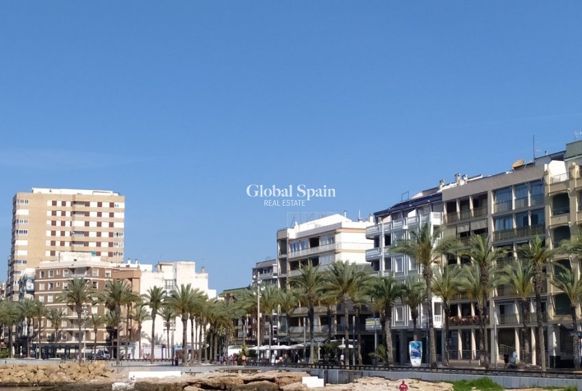 Wederverkoop - PENTHOUSE -
TORREVIEJA - CENTRE