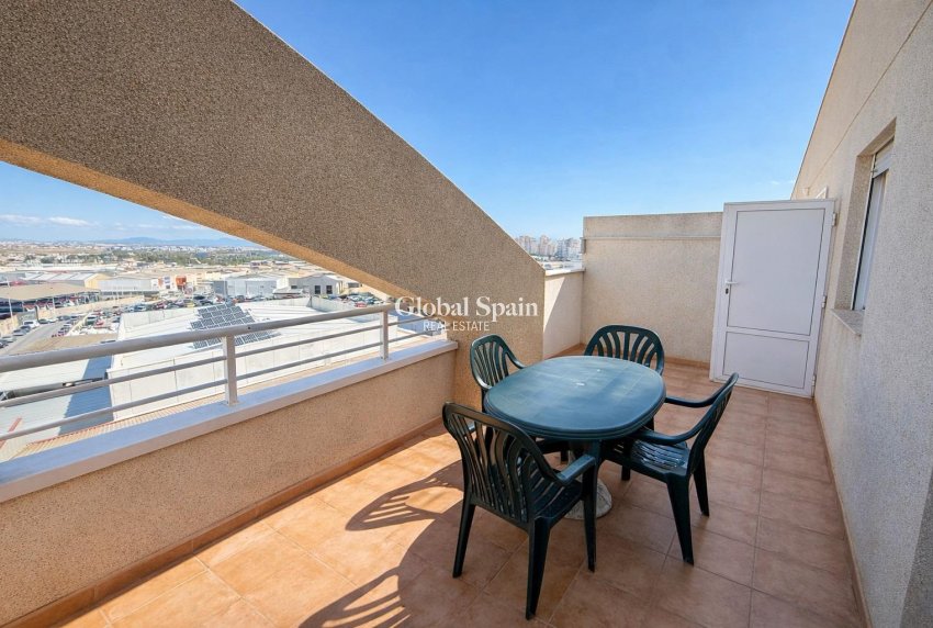 Wederverkoop - PENTHOUSE -
TORREVIEJA - Centro