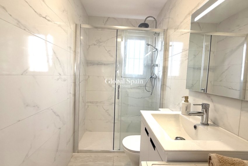 Wederverkoop - PENTHOUSE -
TORREVIEJA - Costa Blanca