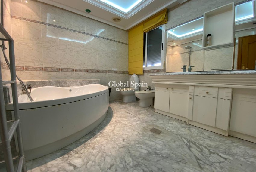 Wederverkoop - PENTHOUSE -
TORREVIEJA - Costa Blanca