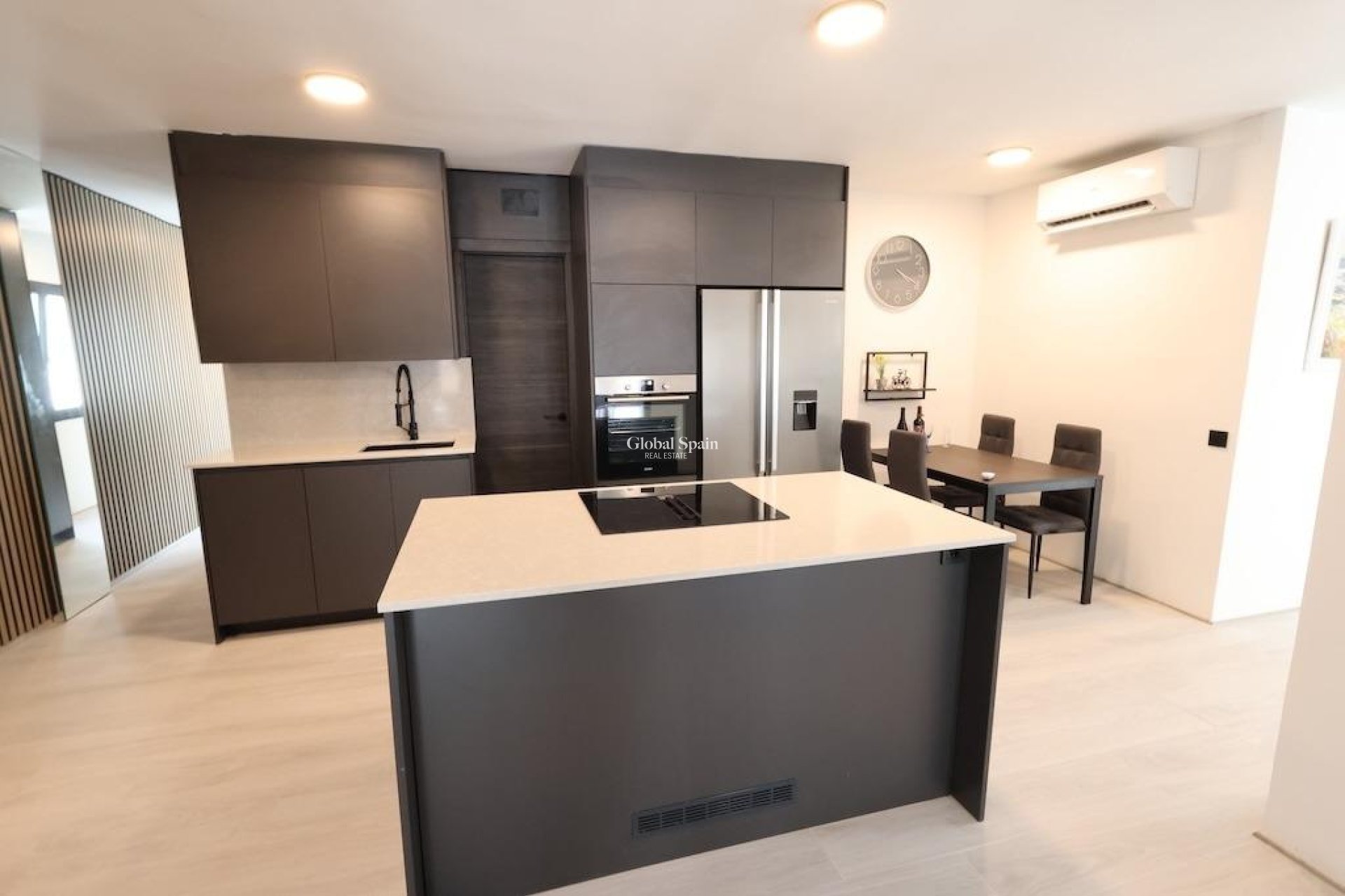 Wederverkoop - PENTHOUSE -
TORREVIEJA - Costa Blanca