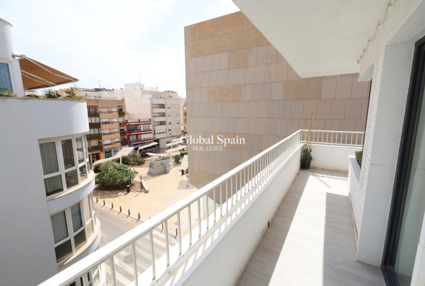 Wederverkoop - PENTHOUSE -
TORREVIEJA - Costa Blanca