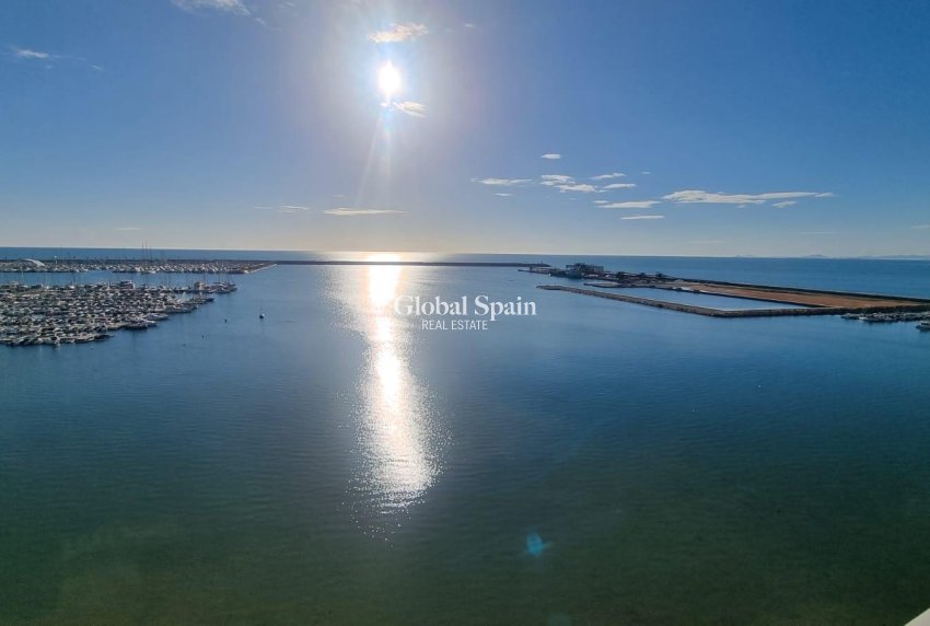 Wederverkoop - PENTHOUSE -
TORREVIEJA - El Acequión - Los Náufragos