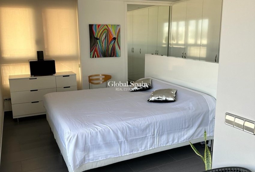 Wederverkoop - PENTHOUSE -
TORREVIEJA - El Acequión - Los Náufragos