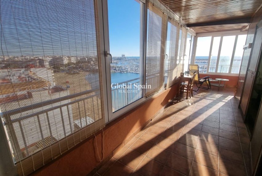 Wederverkoop - PENTHOUSE -
TORREVIEJA - El Acequión - Los Náufragos