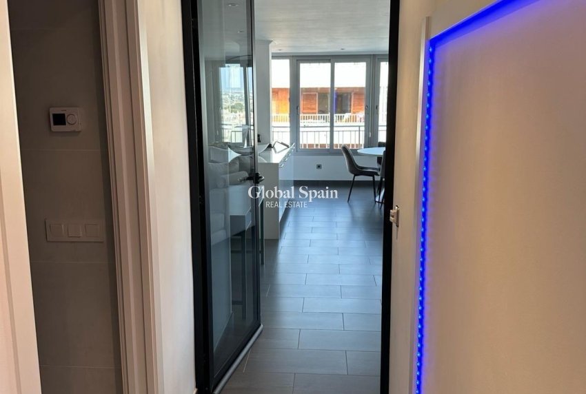 Wederverkoop - PENTHOUSE -
TORREVIEJA - El Acequión - Los Náufragos