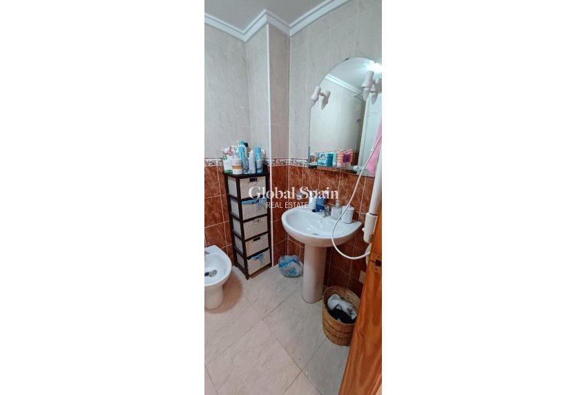 Wederverkoop - PENTHOUSE -
TORREVIEJA - El molino