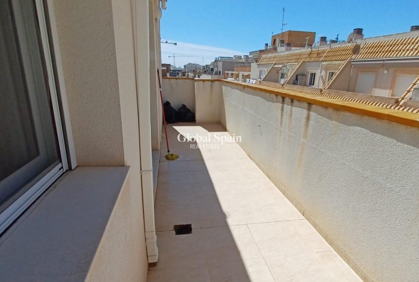 Wederverkoop - PENTHOUSE -
TORREVIEJA - El molino