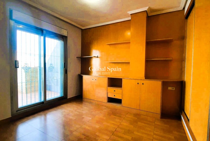 Wederverkoop - Penthouse -
TORREVIEJA - Estacion de autobuses