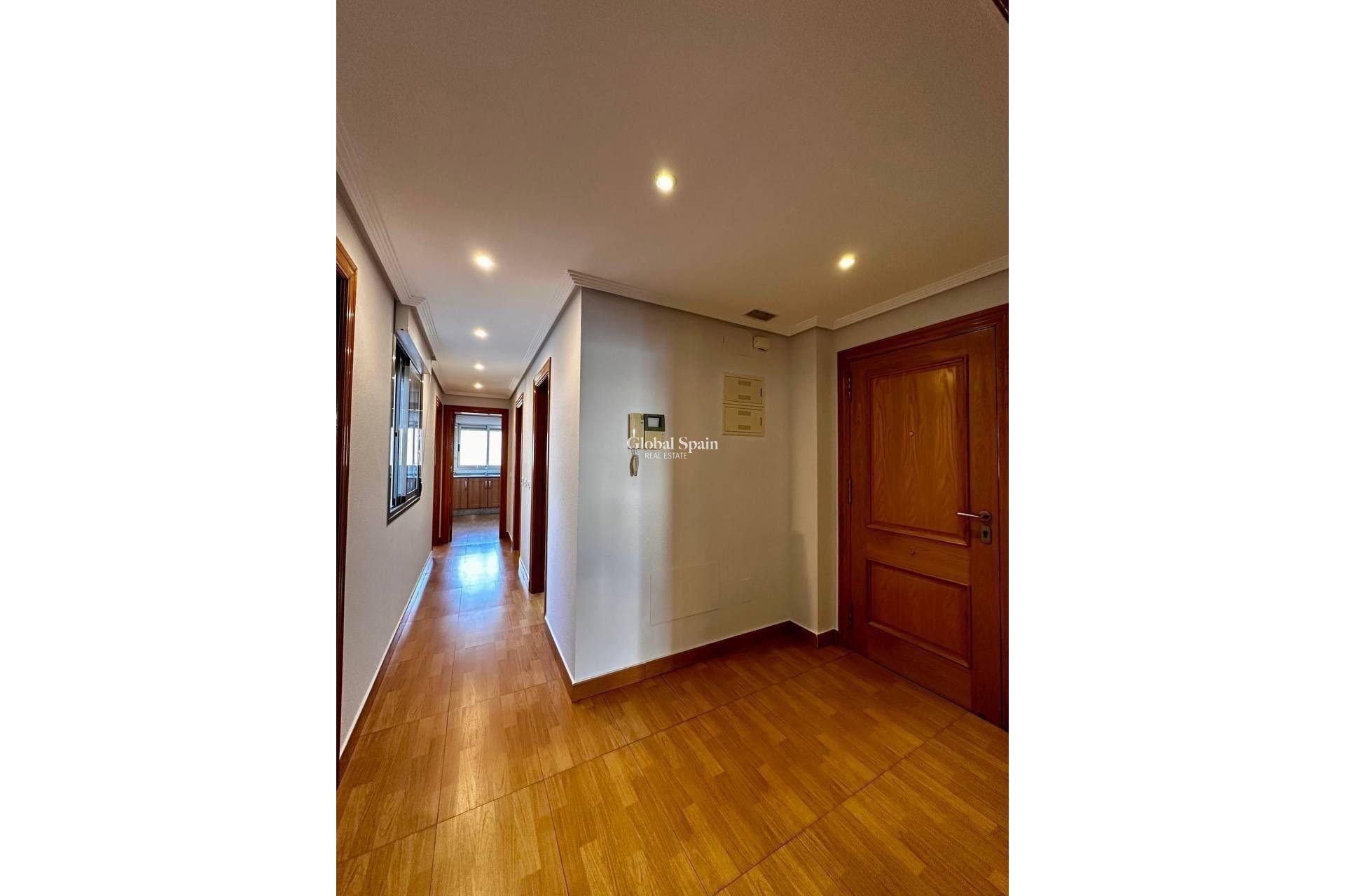 Wederverkoop - Penthouse -
TORREVIEJA - Estacion de autobuses