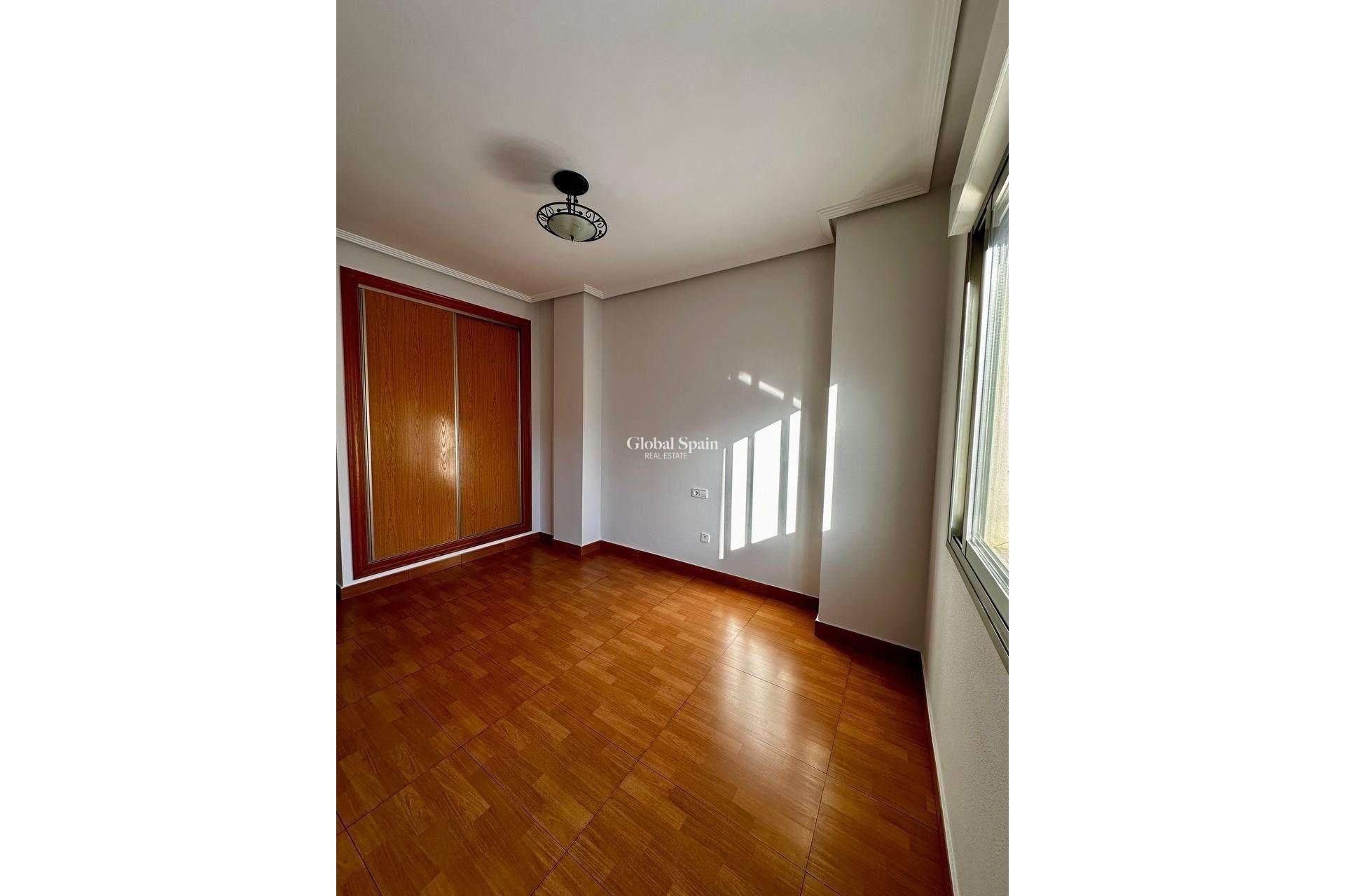 Wederverkoop - Penthouse -
TORREVIEJA - Estacion de autobuses