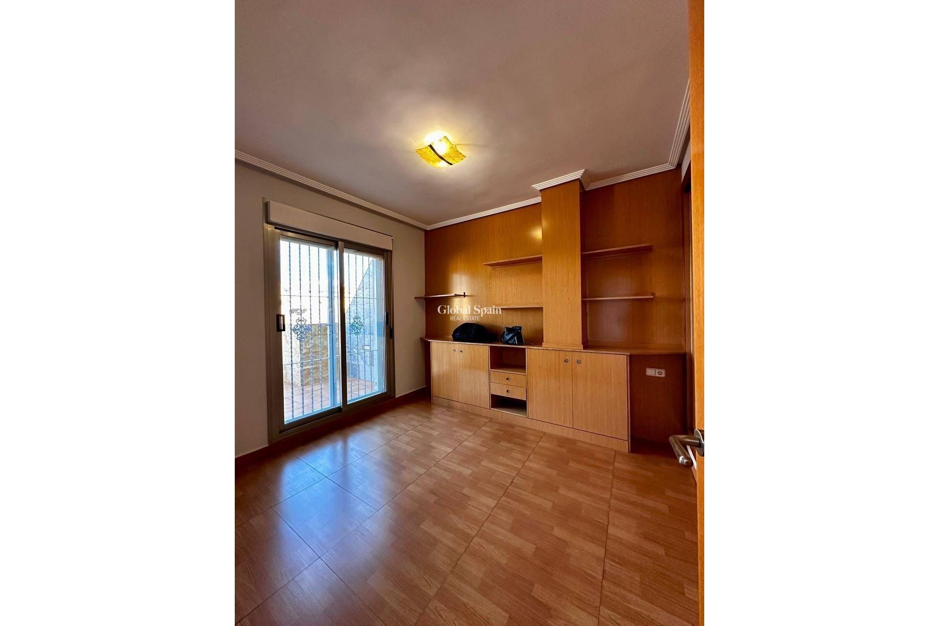 Wederverkoop - Penthouse -
TORREVIEJA - Estacion de autobuses